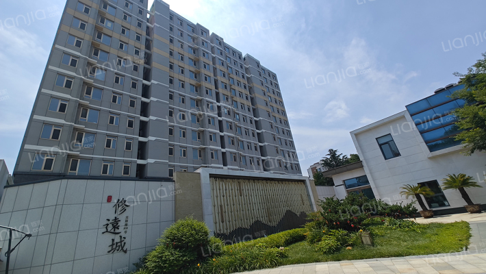 弘通修远城外景图