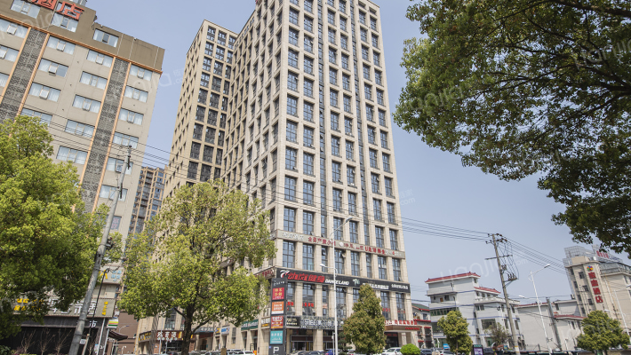 云集国际广场外景图