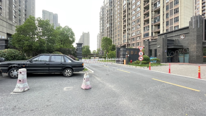 海伦春天外景图