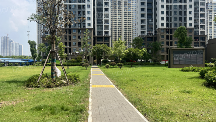 云隐城青外景图