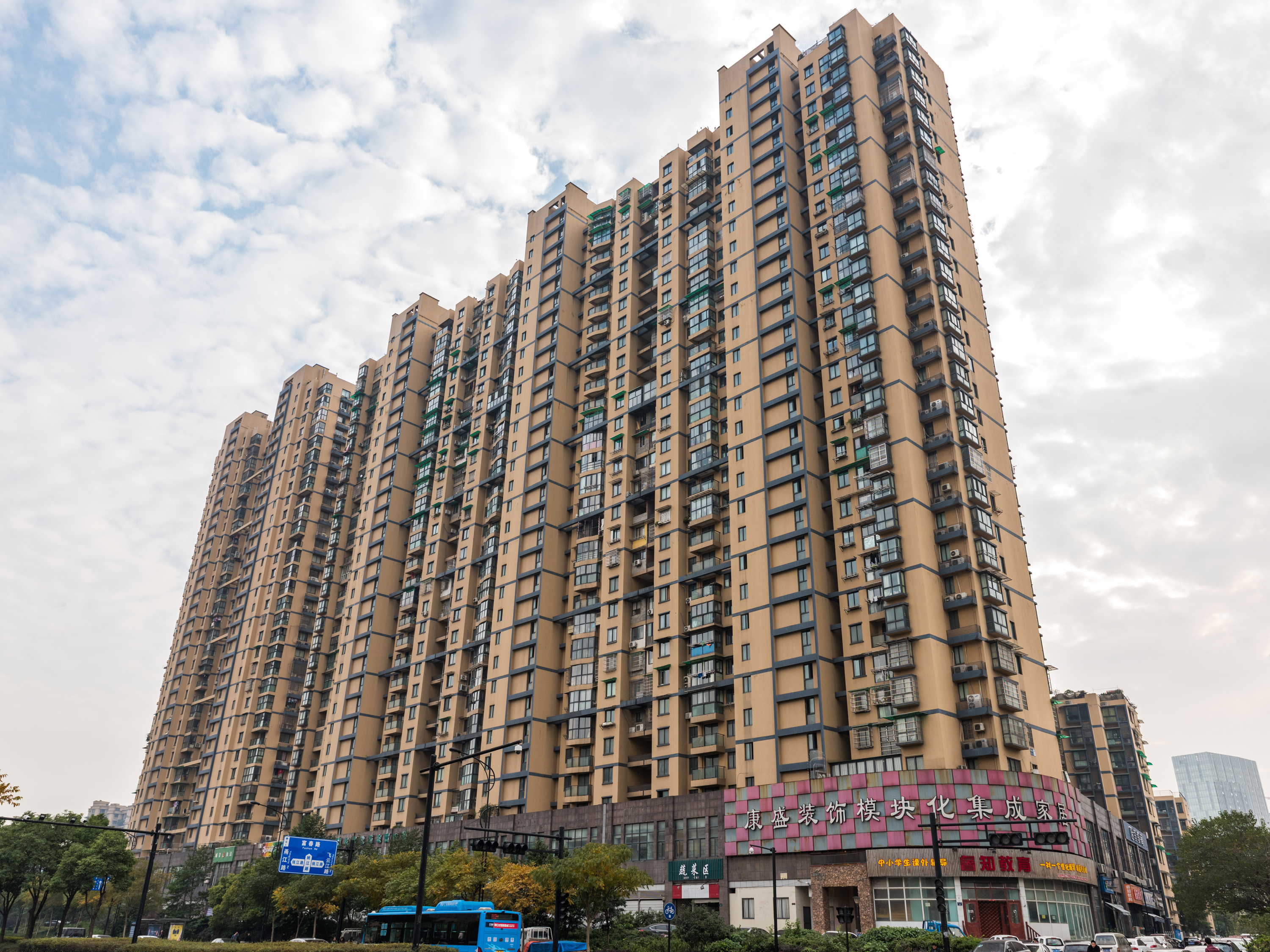 Fenghuang Beiyuan compound photo 17