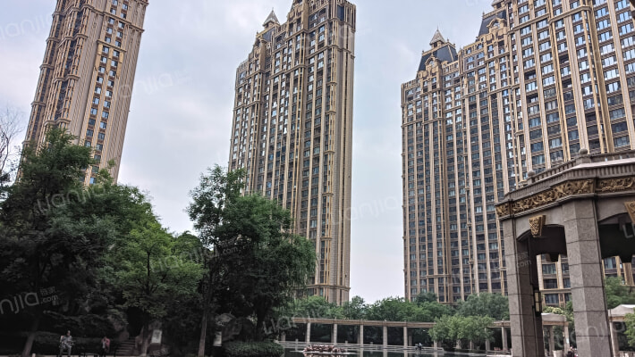 天山九峯外景图