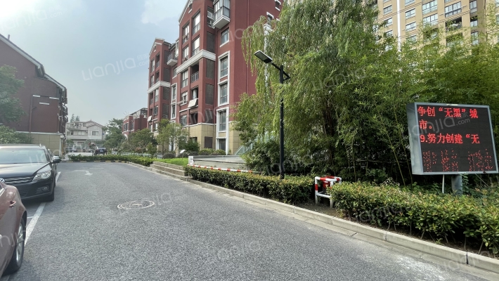 虞山汇金广场外景图