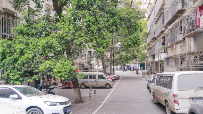 植物油厂宿舍外景图