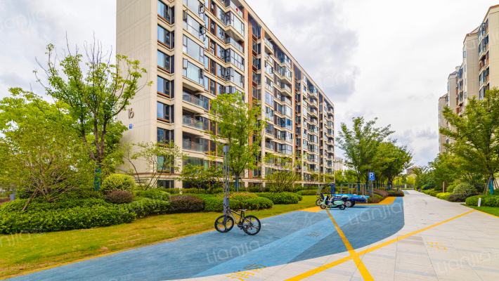 卓越大发·蔚蓝云图外景图