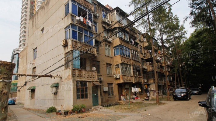 高压小区外景图