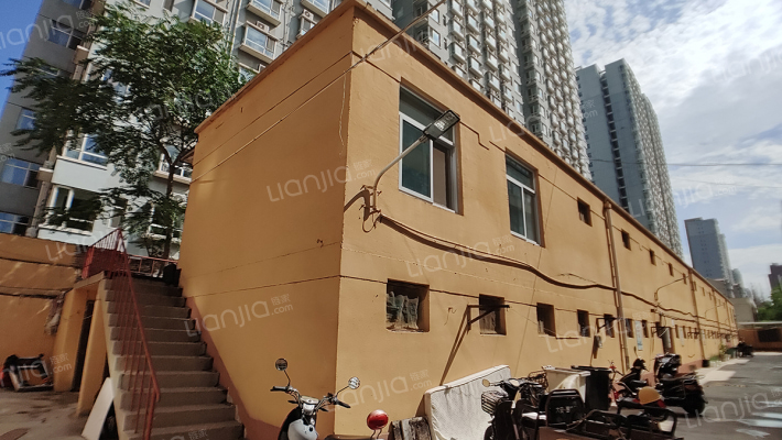 第三职业中专宿舍外景图