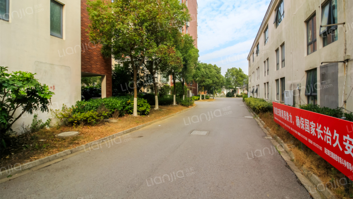 龙隐水庄外景图