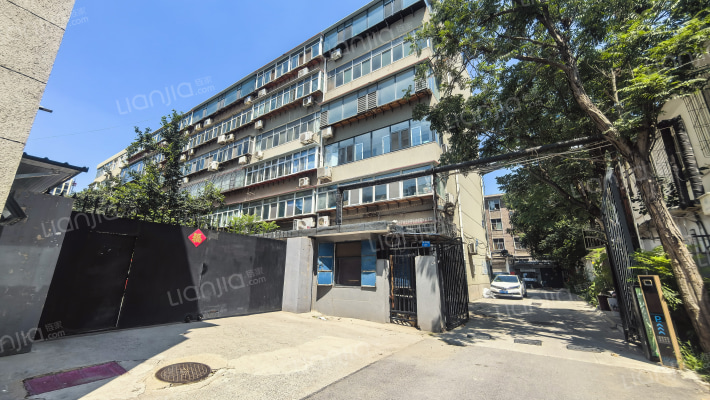 市房管局宿舍外景图