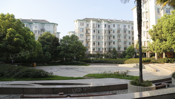 春天花园外景图