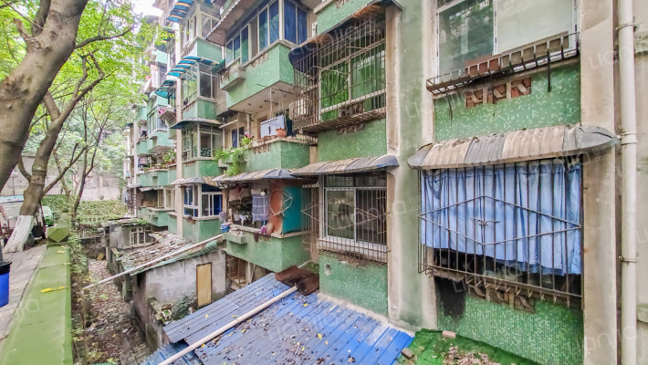 七公里村外景图