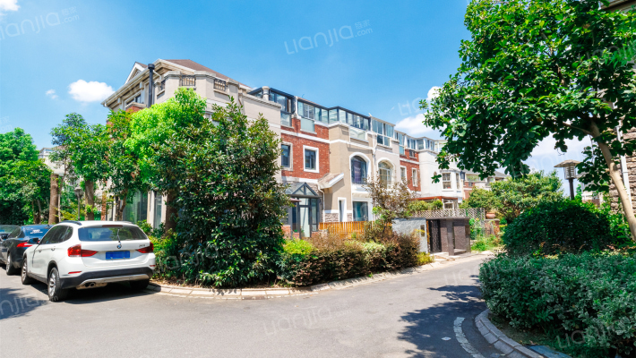 领山别墅外景图