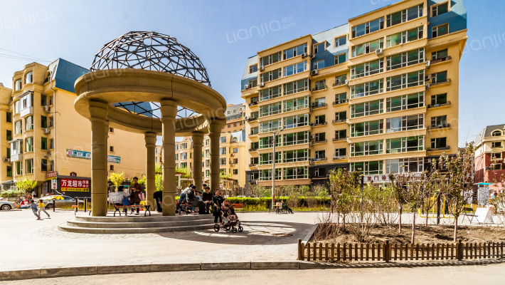 万龙花园外景图