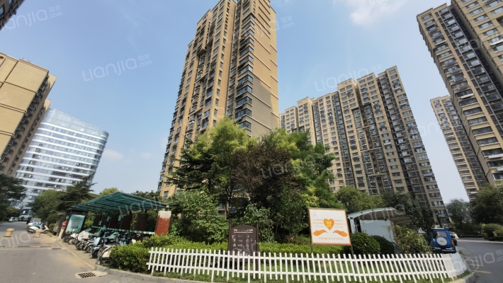 天马相城彩虹湖外景图