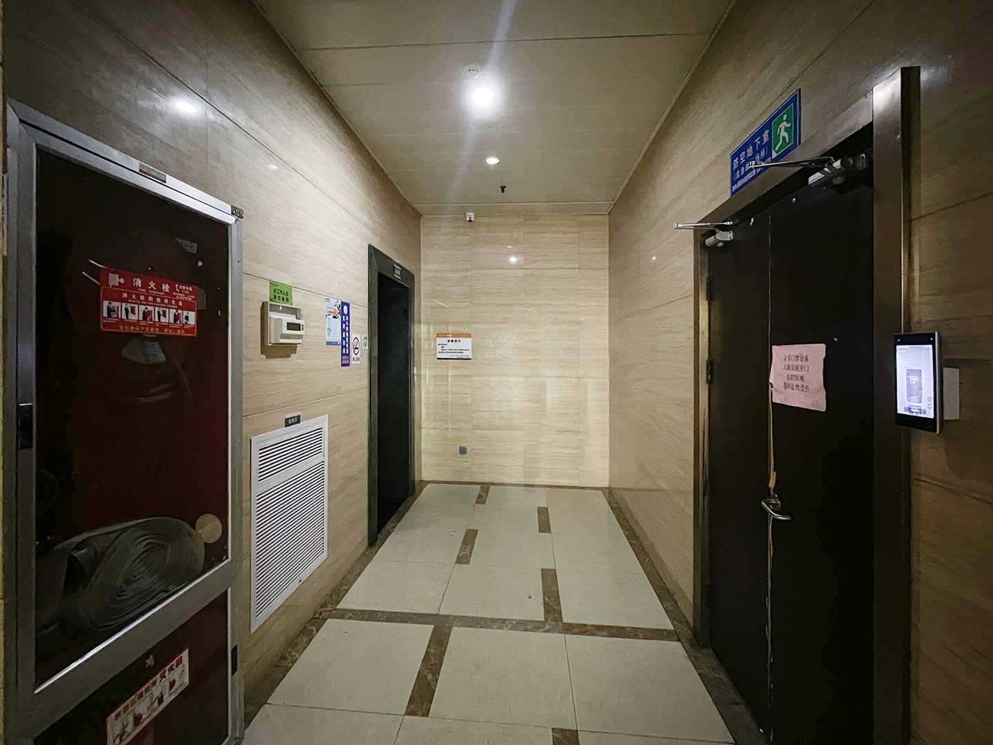 Qianlong Mansion compound photo 15