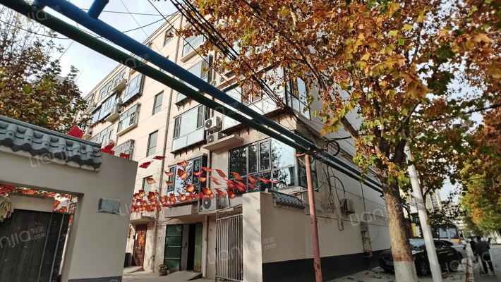 收割机厂家属楼外景图