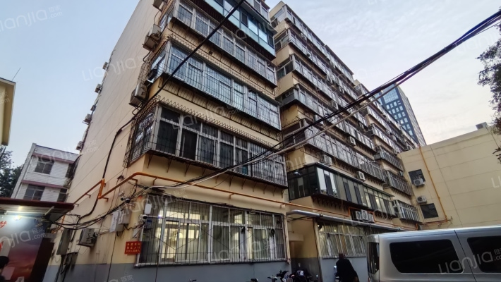 康华公寓外景图