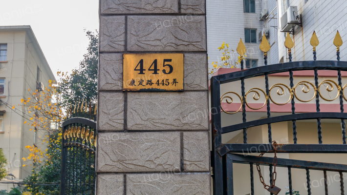 向新新村外景图