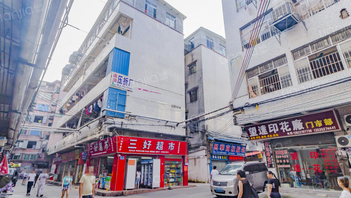 新港西路99号大院外景图