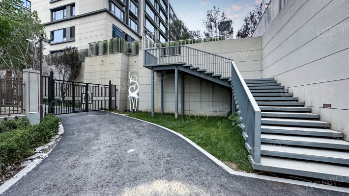 清凉山樾外景图