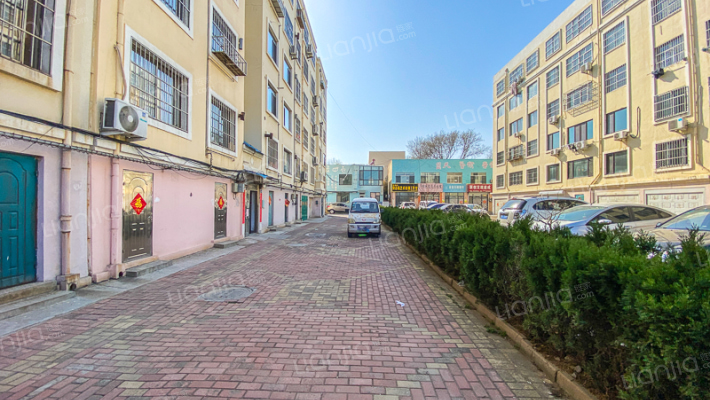 金地置业小区外景图