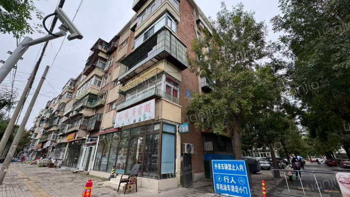 远翠西里外景图