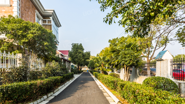 天平风光山庄外景图