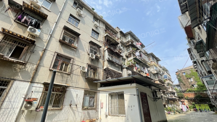 机电宿舍外景图