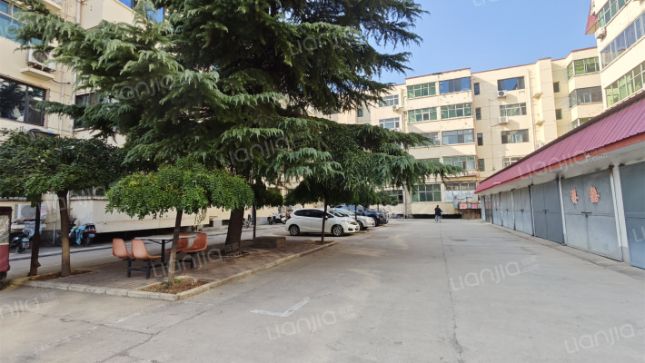 奇石南院外景图