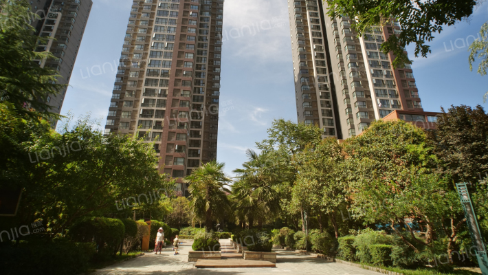 高山流水幸福快车西区外景图