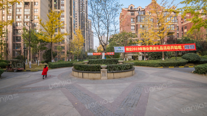 东润华景外景图