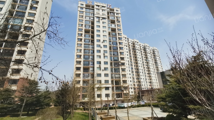 翠岫联芳外景图