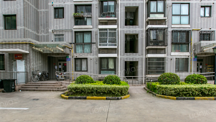 龙泰公寓外景图