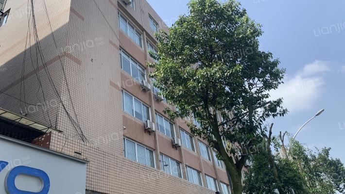 金彭西路211号外景图