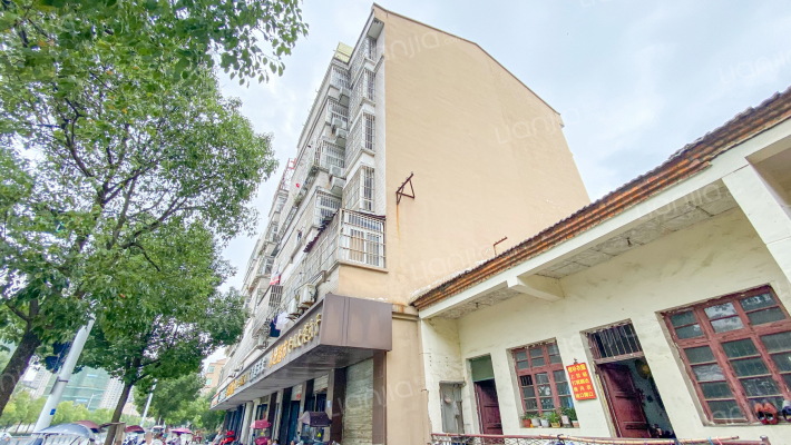 阳光花园外景图