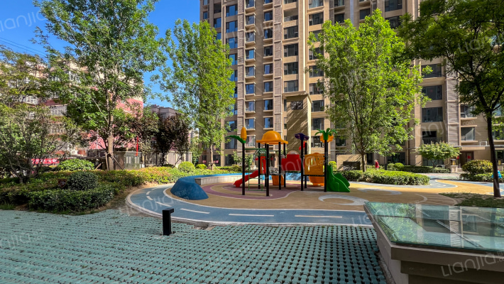 阳光100阿尔勒外景图