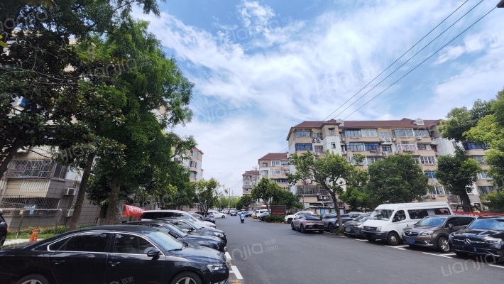 报春三村外景图