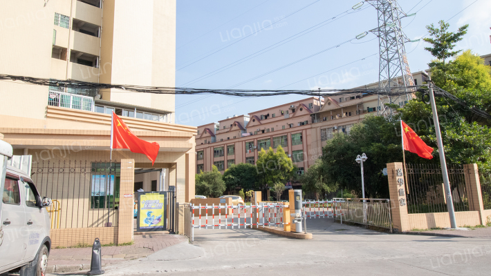 友田翡翠华庭外景图