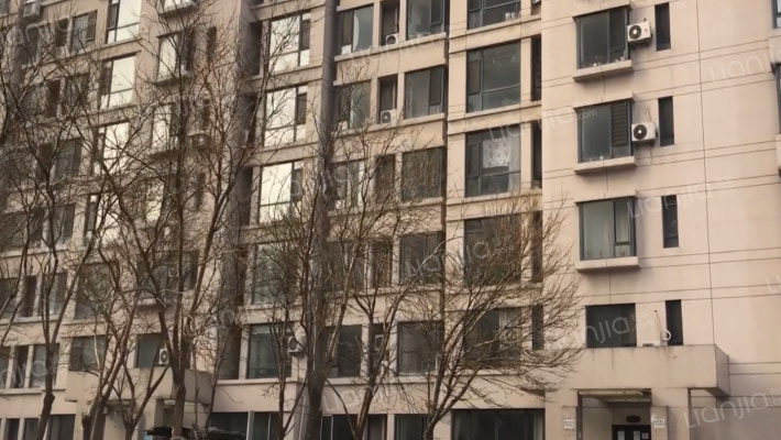 三隆春天外景图