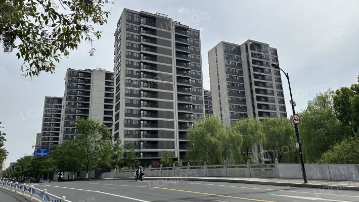 沐春明月外景图