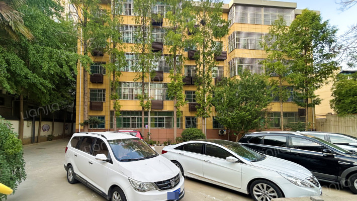 滑坡办小区外景图