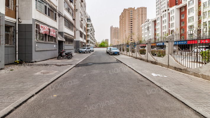 送变电家属楼A区外景图