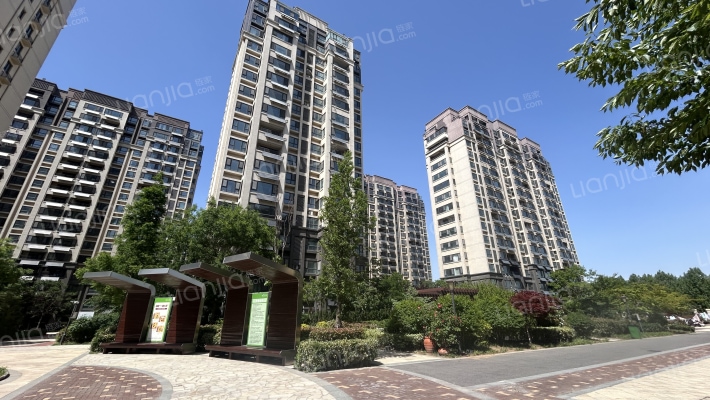 龙山上郡外景图