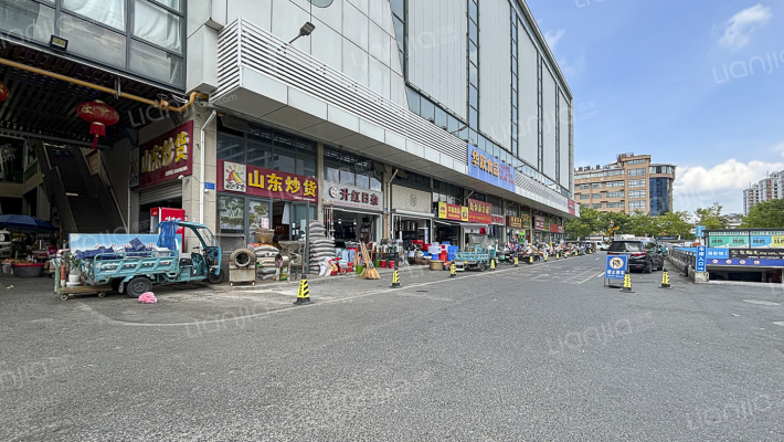 迎宾商城外景图