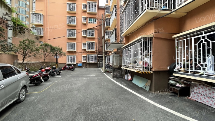 乡企局宿舍外景图