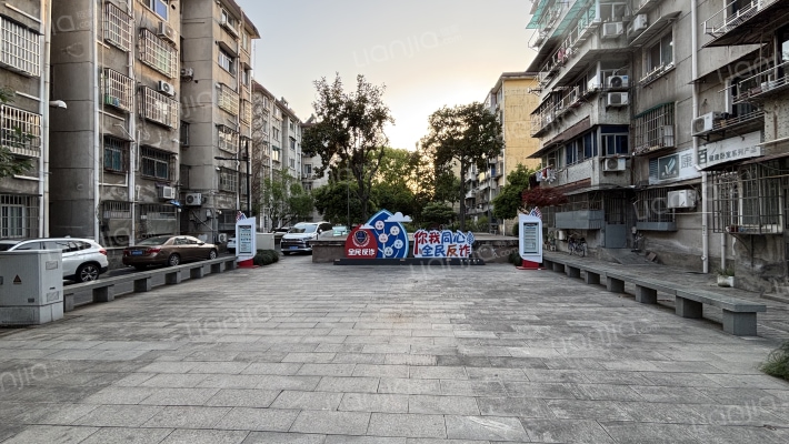 春秋社区田园路外景图