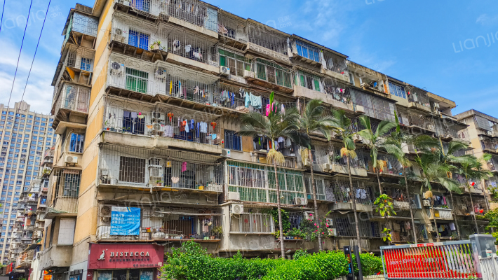 氮肥厂宿舍外景图