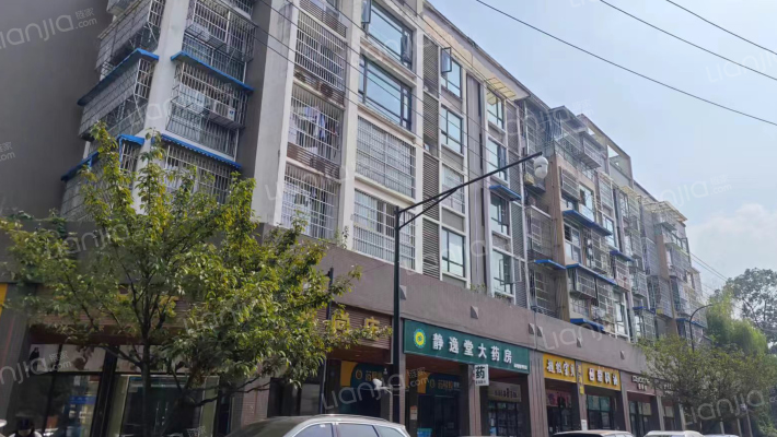 泊岸龙桥外景图