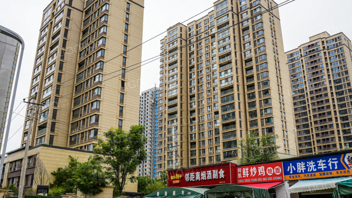 建业花园里玉兰苑外景图