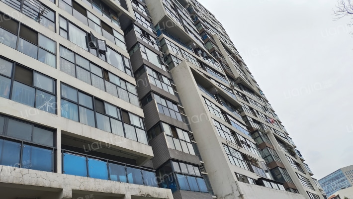 和贵蜜巢外景图